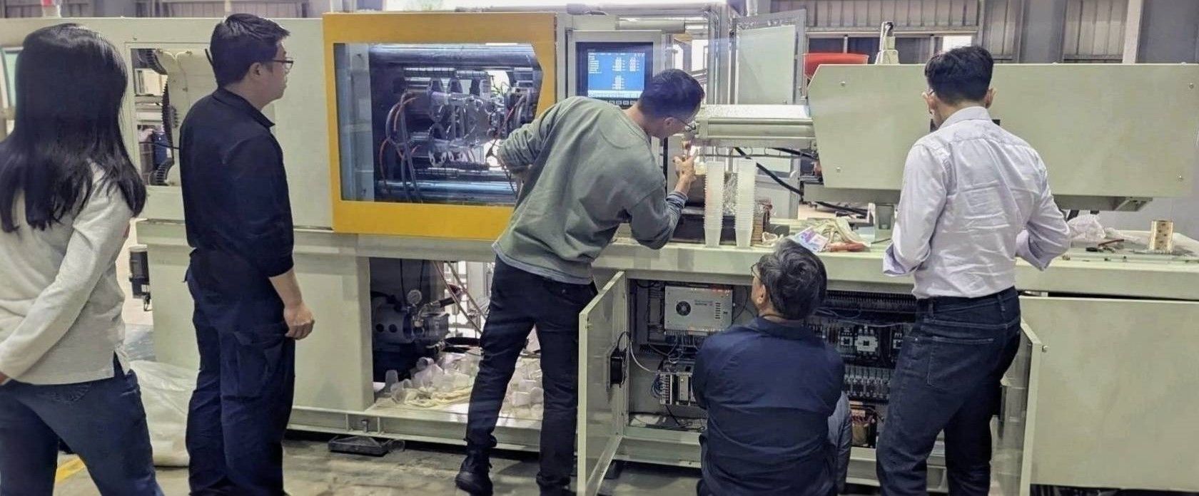 Injection molding machine trial production and technical support by TOP UNITE engineering team